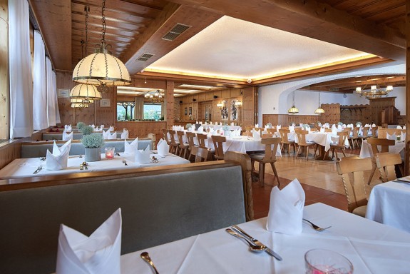 Großer Saal, festlich gedeckt