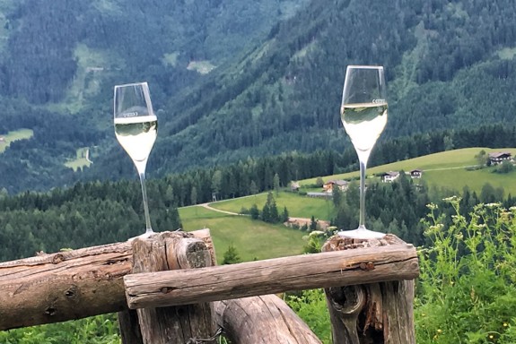 Genießen Sie ein Gläschen Prosecco auf unserer Alm